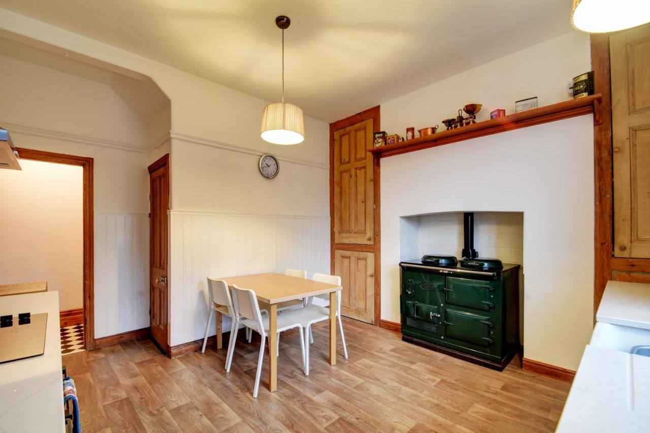 Spacious Victorian Townhouse Near Hcc With Off Street Parking Χαρογκέιτ Εξωτερικό φωτογραφία