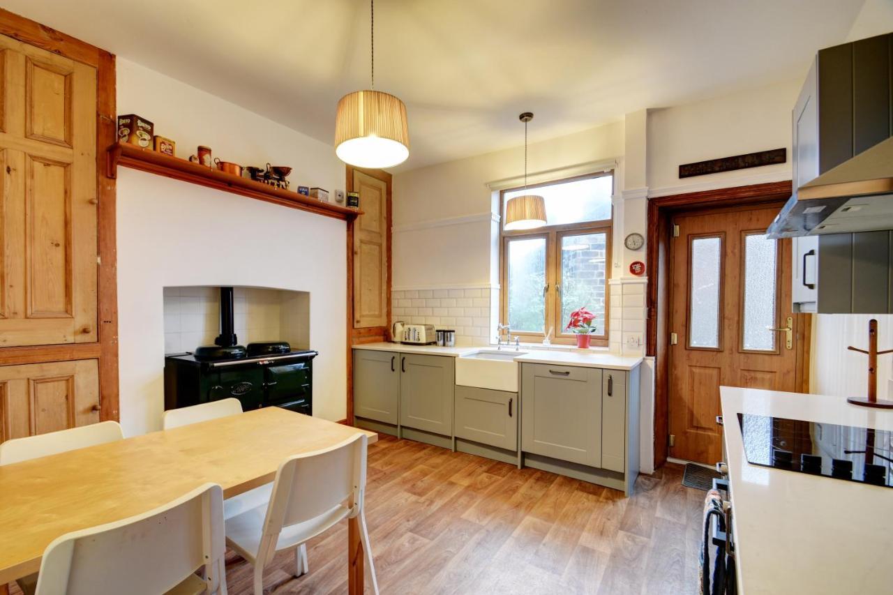 Spacious Victorian Townhouse Near Hcc With Off Street Parking Χαρογκέιτ Εξωτερικό φωτογραφία