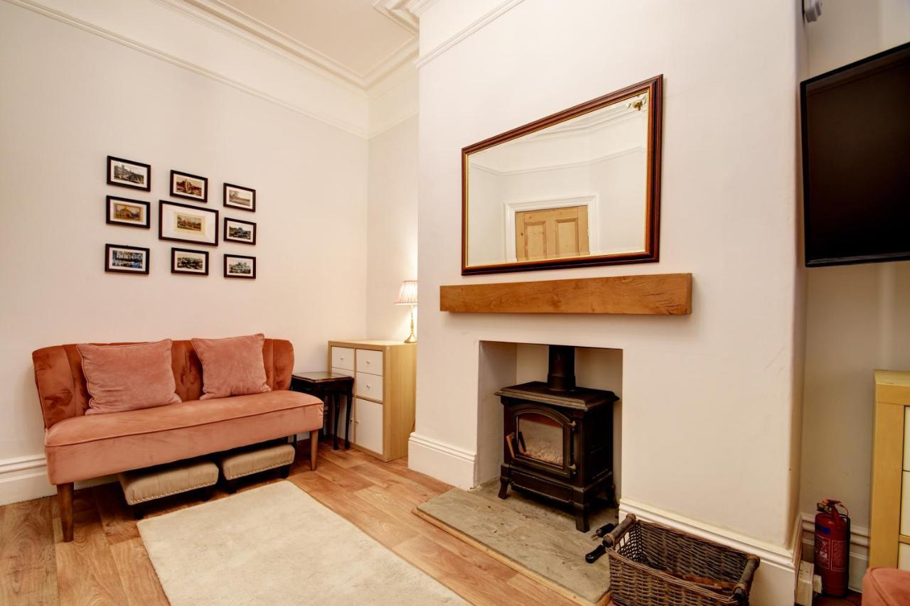 Spacious Victorian Townhouse Near Hcc With Off Street Parking Χαρογκέιτ Εξωτερικό φωτογραφία