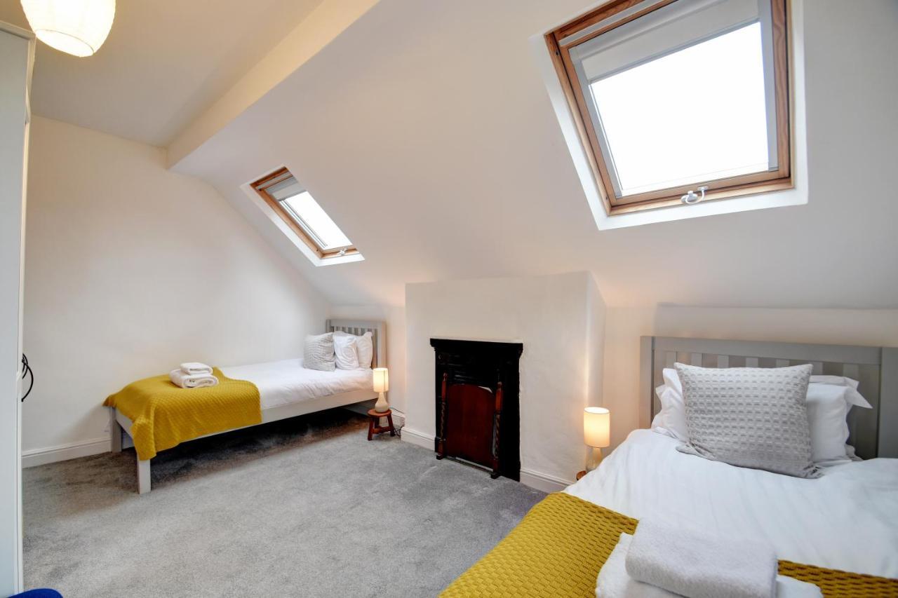 Spacious Victorian Townhouse Near Hcc With Off Street Parking Χαρογκέιτ Εξωτερικό φωτογραφία