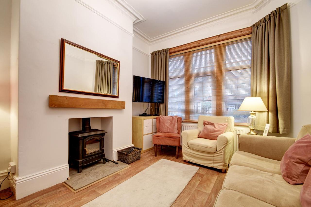Spacious Victorian Townhouse Near Hcc With Off Street Parking Χαρογκέιτ Εξωτερικό φωτογραφία