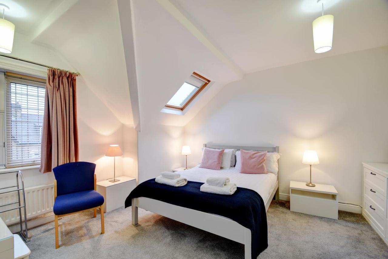 Spacious Victorian Townhouse Near Hcc With Off Street Parking Χαρογκέιτ Εξωτερικό φωτογραφία