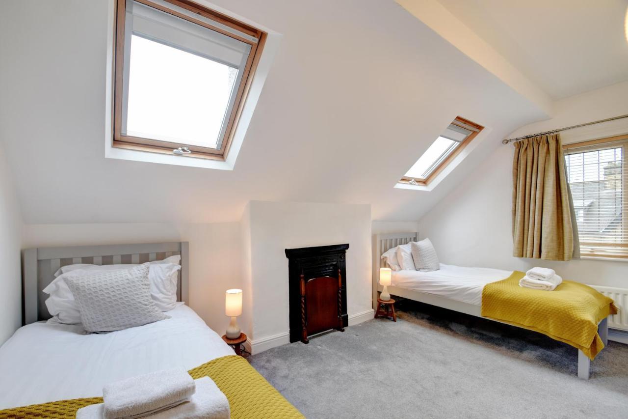 Spacious Victorian Townhouse Near Hcc With Off Street Parking Χαρογκέιτ Εξωτερικό φωτογραφία