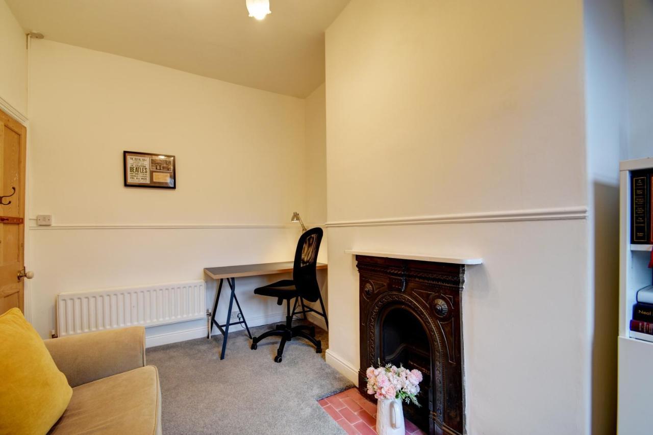 Spacious Victorian Townhouse Near Hcc With Off Street Parking Χαρογκέιτ Εξωτερικό φωτογραφία