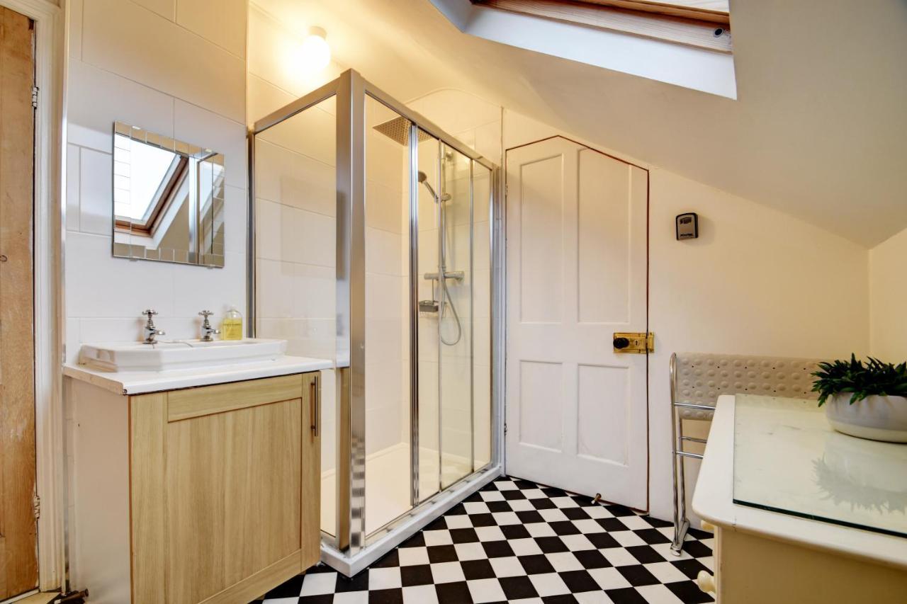 Spacious Victorian Townhouse Near Hcc With Off Street Parking Χαρογκέιτ Εξωτερικό φωτογραφία