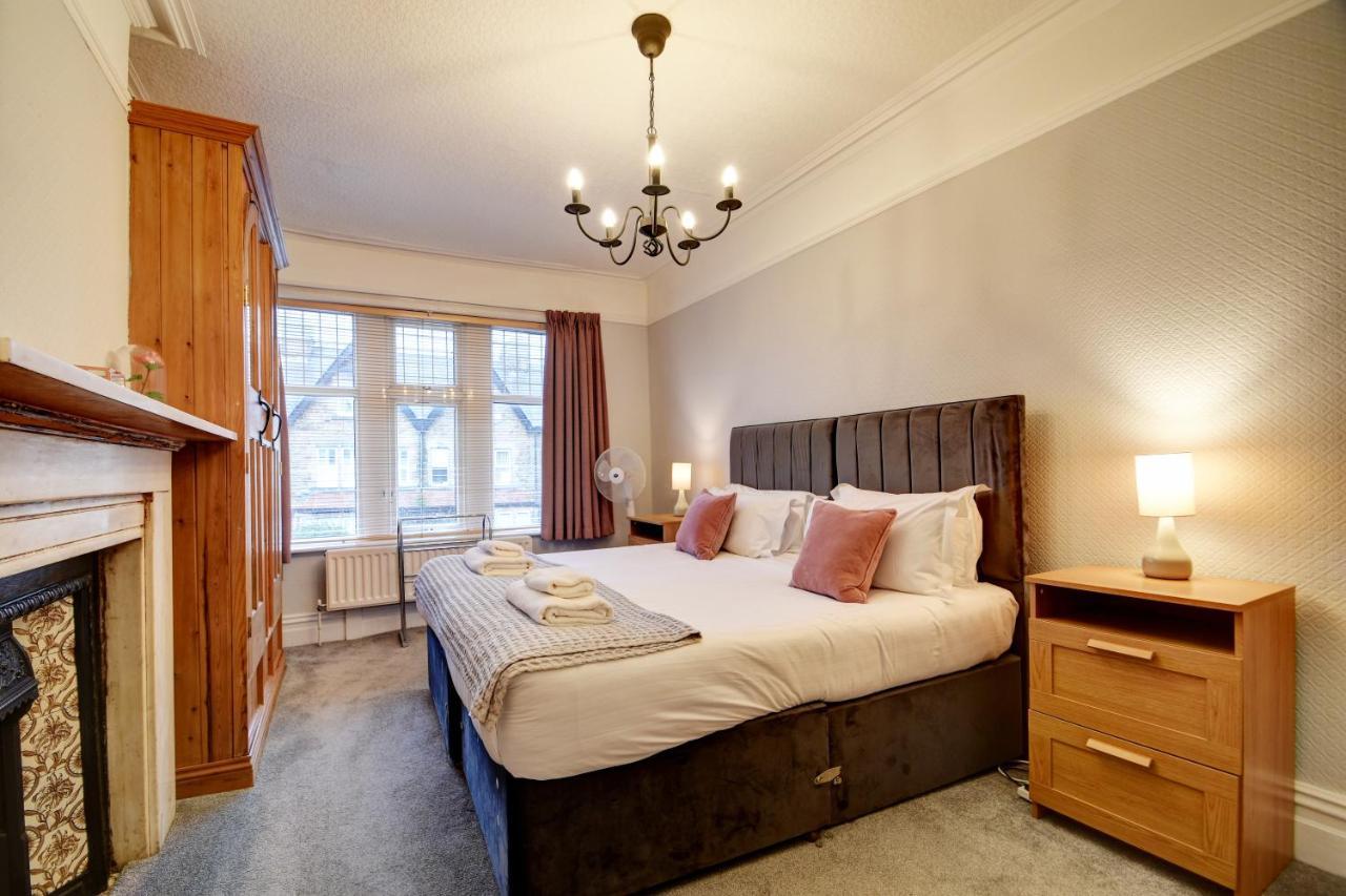 Spacious Victorian Townhouse Near Hcc With Off Street Parking Χαρογκέιτ Εξωτερικό φωτογραφία